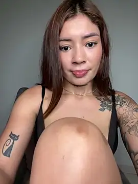 Roxanne 08 online show from 03.13.25