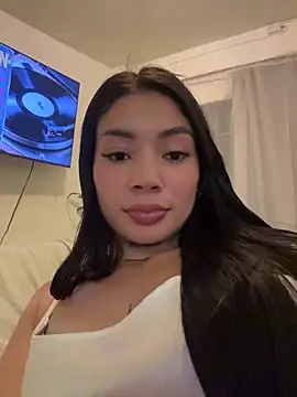 Snapshot of Roxanne_08 chatting on 05.29.26 Roxanne 08 online show from 05.29.26
