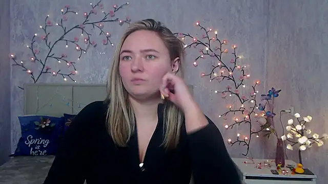 Snapshot of SallyVerda chatting on 04.24.26 SallyVerda online show from 04.24.26