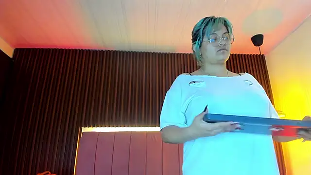 lucky-leah online show from 01.18.25