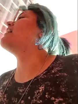 lucky-leah online show from 01.25.25