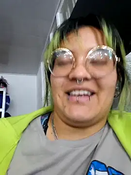 lucky-leah online show from 09.17.25