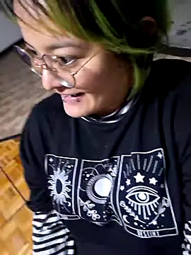 lucky-leah online show from 09.23.25