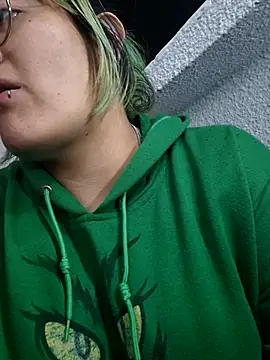 lucky-leah online show from 10.10.25