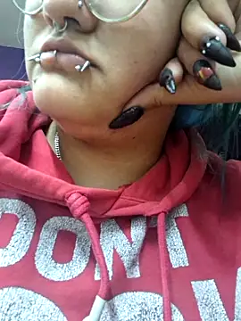 lucky-leah online show from 04.17.26