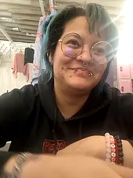Snapshot of lucky-leah chatting on 06.03.26 lucky-leah online show from 06.03.26