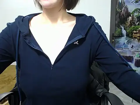 Love bug15 online show from 02.26.25