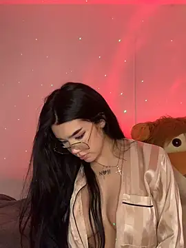 Snapshot of Ambar_R0SSE chatting on 01.13.25 Ambar R0SSE online show from 01.13.25
