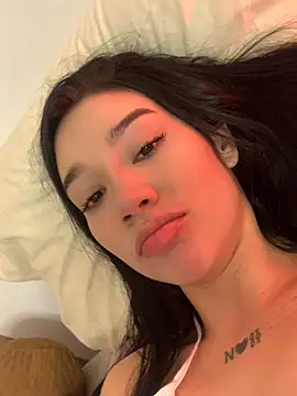Snapshot of Ambar_R0SSE chatting on 02.17.25 Ambar R0SSE online show from 02.17.25