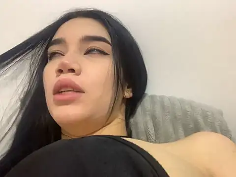 Snapshot of Ambar_R0SSE chatting on 03.05.25 Ambar R0SSE online show from 03.05.25