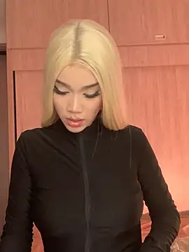 Snapshot of Ambar_R0SSE chatting on 03.12.25 Ambar R0SSE online show from 03.12.25