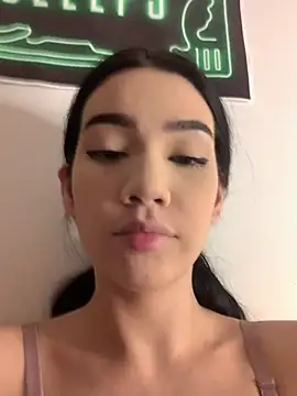 Snapshot of Ambar_R0SSE chatting on 03.22.25 Ambar R0SSE online show from 03.22.25