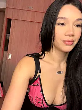 Snapshot of Ambar_R0SSE chatting on 09.26.25 Ambar R0SSE online show from 09.26.25