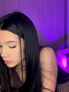 Snapshot of Ambar_R0SSE chatting on 10.16.25 Ambar R0SSE online show from 10.16.25