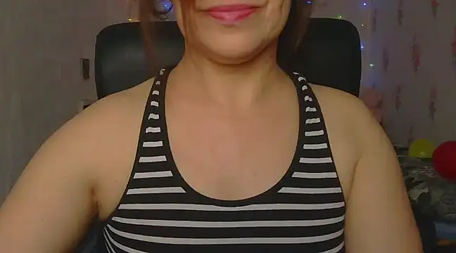 Snapshot of KittyyLaBeauty chatting on 03.04.25 KittyyLaBeauty online show from 03.04.25