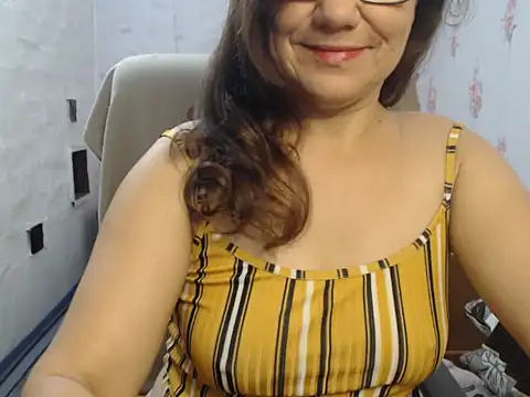 KittyyLaBeauty online show from 11.26.25