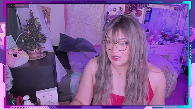 Snapshot of MegariaB chatting on 12.23.24 MegariaB online show from 12.23.24