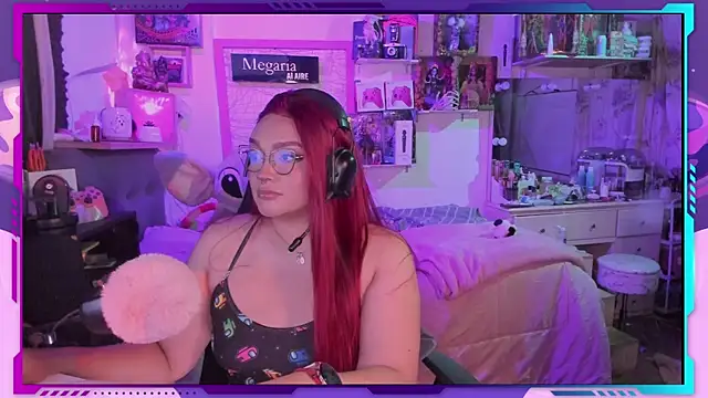 Snapshot of MegariaB chatting on 09.12.25 MegariaB online show from 09.12.25