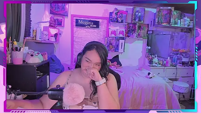 Snapshot of MegariaB chatting on 09.22.25 MegariaB online show from 09.22.25