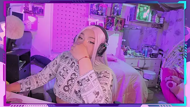 Snapshot of MegariaB chatting on 09.26.25 MegariaB online show from 09.26.25