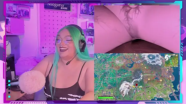 Snapshot of MegariaB chatting on 10.04.25 MegariaB online show from 10.04.25