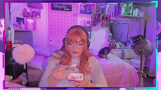 Snapshot of MegariaB chatting on 10.14.25 MegariaB online show from 10.14.25