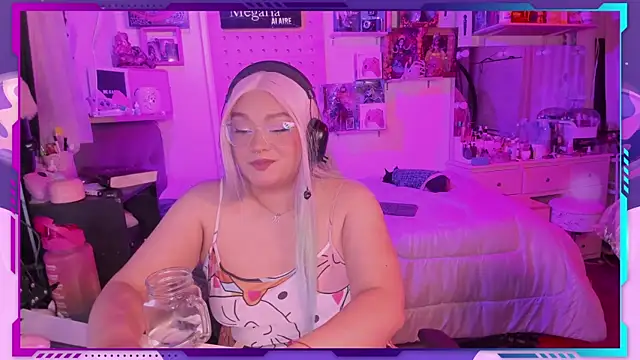 Snapshot of MegariaB chatting on 10.28.25 MegariaB online show from 10.28.25