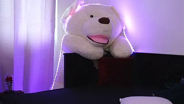 ivyleague  online show from 04.21.26