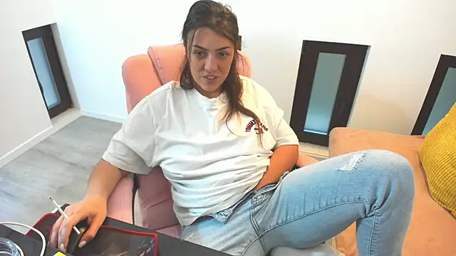 Snapshot of Dyana_Kaylinn chatting on 11.16.25 Dyana Kaylinn online show from 11.16.25