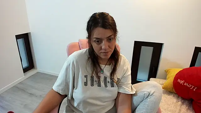 Snapshot of Dyana_Kaylinn chatting on 11.28.25 Dyana Kaylinn online show from 11.28.25