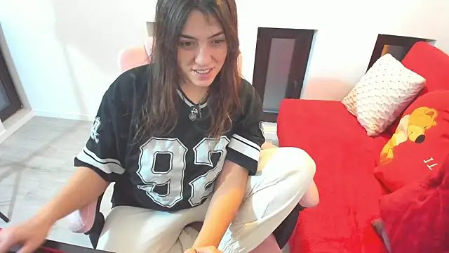 Snapshot of Dyana_Kaylinn chatting on 12.20.25 Dyana Kaylinn online show from 12.20.25