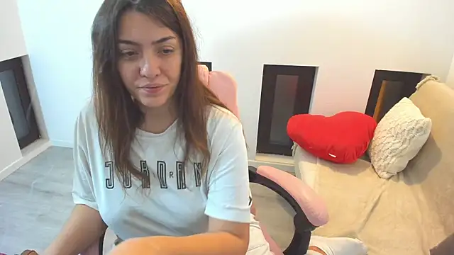 Snapshot of Dyana_Kaylinn chatting on 01.06.26 Dyana Kaylinn online show from 01.06.26