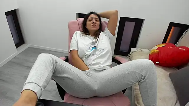 Snapshot of Dyana_Kaylinn chatting on 01.13.26 Dyana Kaylinn online show from 01.13.26