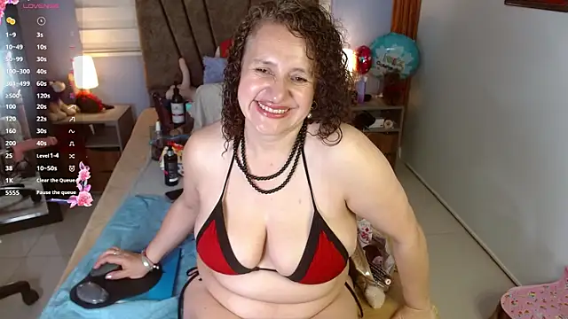 Snapshot of Nadia_84 chatting on 10.16.25 Nadia 84 online show from 10.16.25