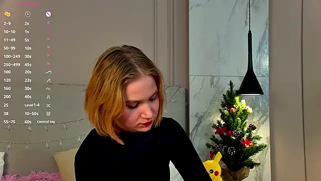 Snapshot of EllenaGreen chatting on 01.10.25 EllenaGreen online show from 01.10.25