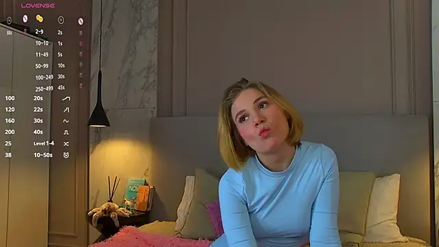 Snapshot of EllenaGreen chatting on 02.08.25 EllenaGreen online show from 02.08.25