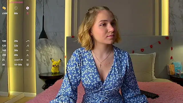 Snapshot of EllenaGreen chatting on 03.01.25 EllenaGreen online show from 03.01.25