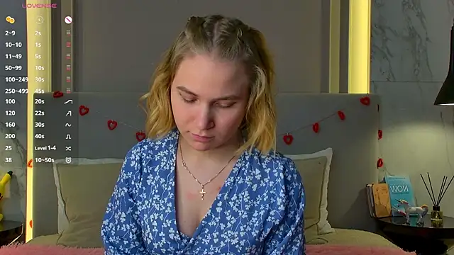 Snapshot of EllenaGreen chatting on 03.01.25 EllenaGreen online show from 03.01.25