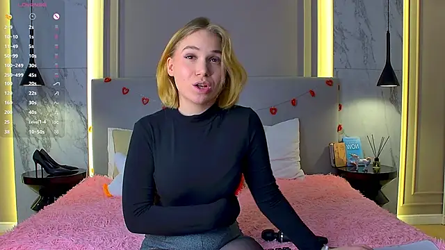 Snapshot of EllenaGreen chatting on 03.04.25 EllenaGreen online show from 03.04.25