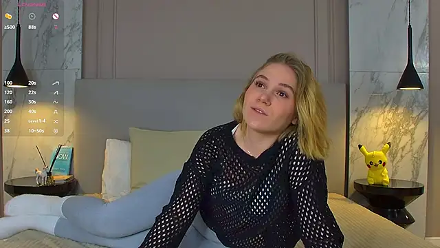 Snapshot of EllenaGreen chatting on 03.14.25 EllenaGreen online show from 03.14.25