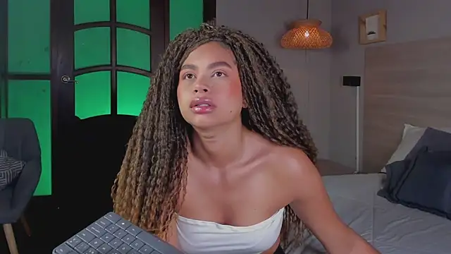 nayah   online show from 11.06.25