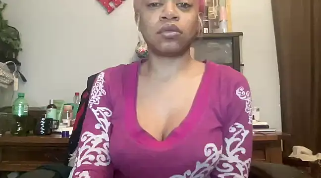 Snapshot of MommyConfident chatting on 03.19.25 MommyConfident online show from 03.19.25