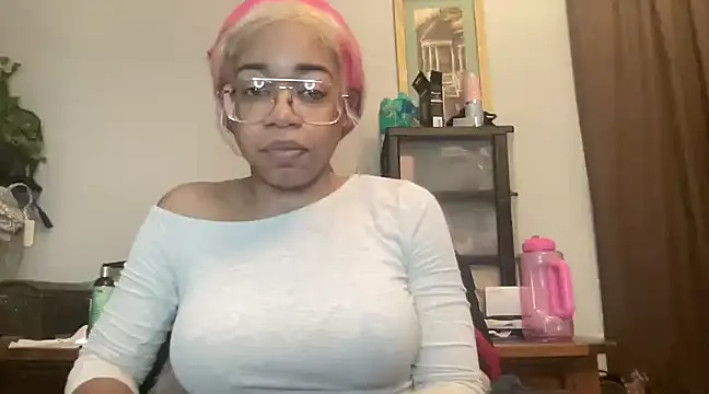 Snapshot of MommyConfident chatting on 03.22.25 MommyConfident online show from 03.22.25