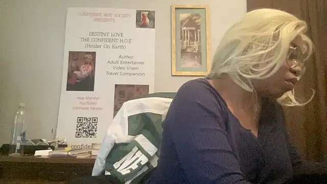 Snapshot of MommyConfident chatting on 04.25.26 MommyConfident online show from 04.25.26
