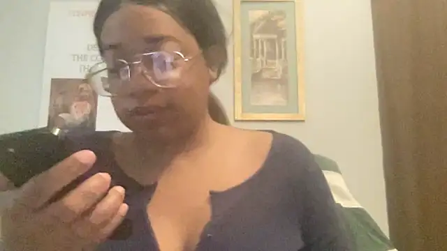 Snapshot of MommyConfident chatting on 05.24.26 MommyConfident online show from 05.24.26