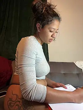 VanessaBling online show from 02.21.25