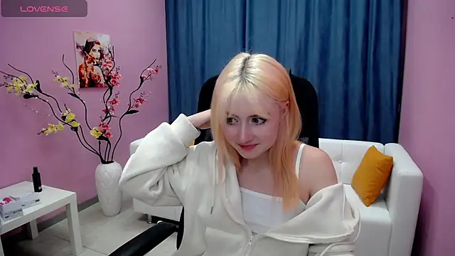 Snapshot of Tweet88 chatting on 12.19.24 Tweet88 online show from 12.19.24