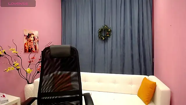 Snapshot of Tweet88 chatting on 12.24.24 Tweet88 online show from 12.24.24