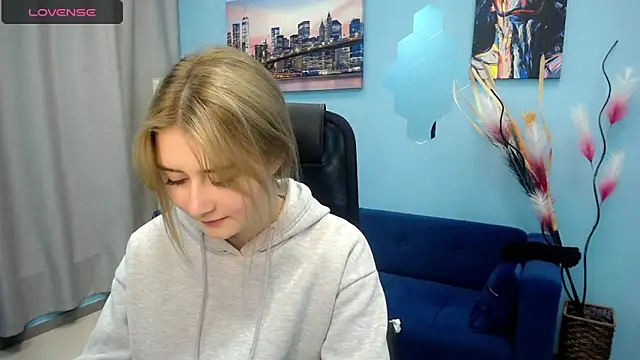 Snapshot of Tweet88 chatting on 02.11.25 Tweet88 online show from 02.11.25