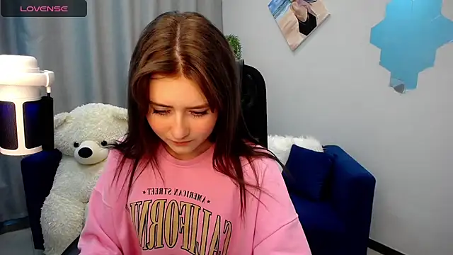 Snapshot of Tweet88 chatting on 03.07.25 Tweet88 online show from 03.07.25